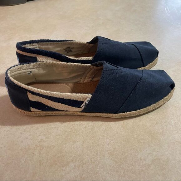 Tom’s Classics University shoes size 10 women’s Navy blue and white slip on - Picture 2 of 8